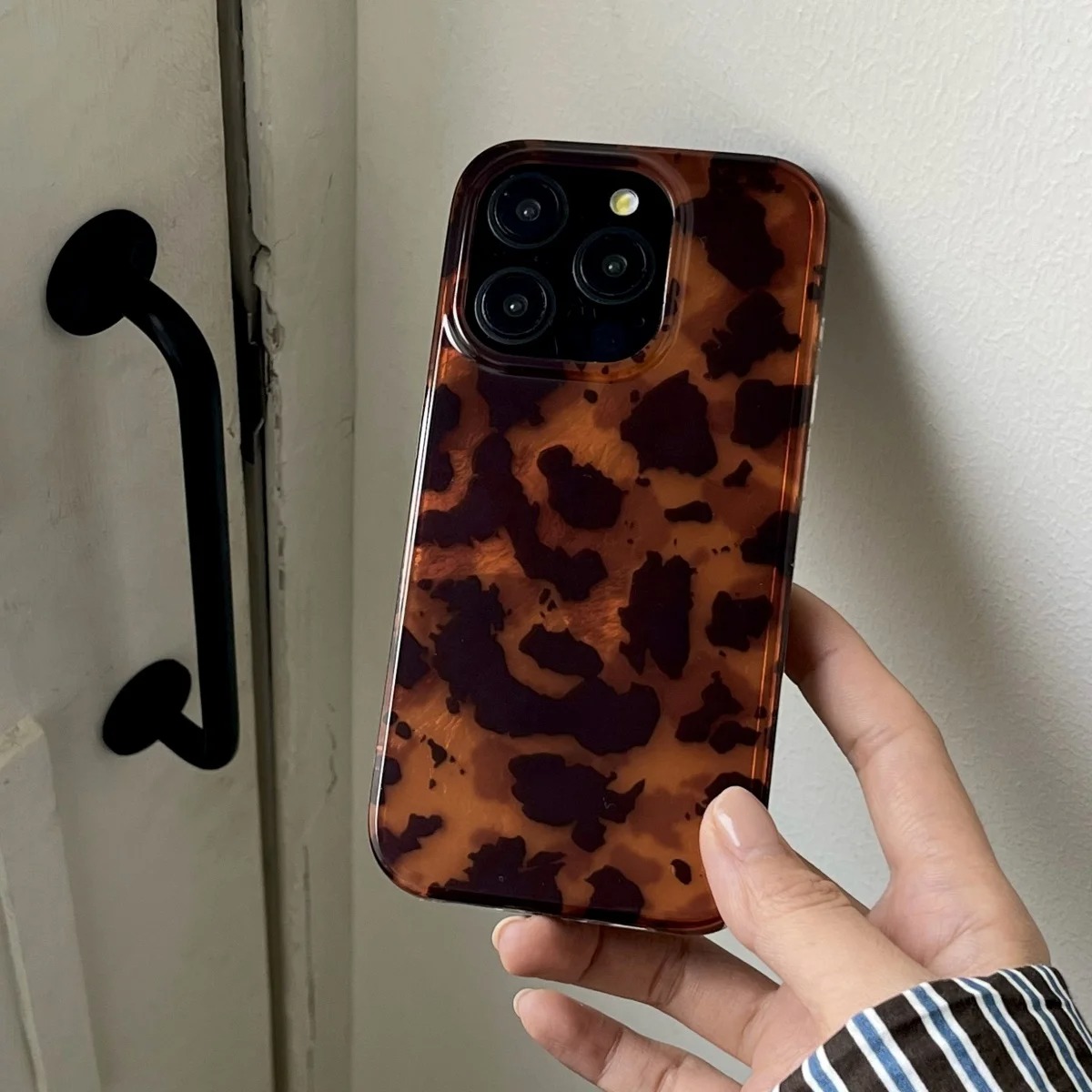 Retro Amber Texture Laser Phon – обзор и цена Phone Accessories To Sell